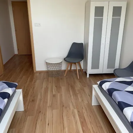 招待所 Adama Pro 兹诺伊莫